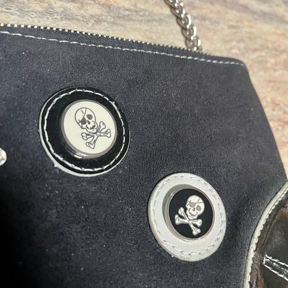 Kathy Van Zeeland rock star skull head small suede bag with charmed chain link - Picture 3 of 16